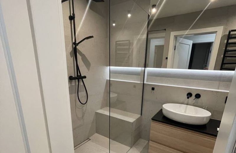Miete einer modernen Wohnung mit 3 Schlafzimmern, 107 m², Blick auf die Weichsel, Zabłocie, Krakau, Polen